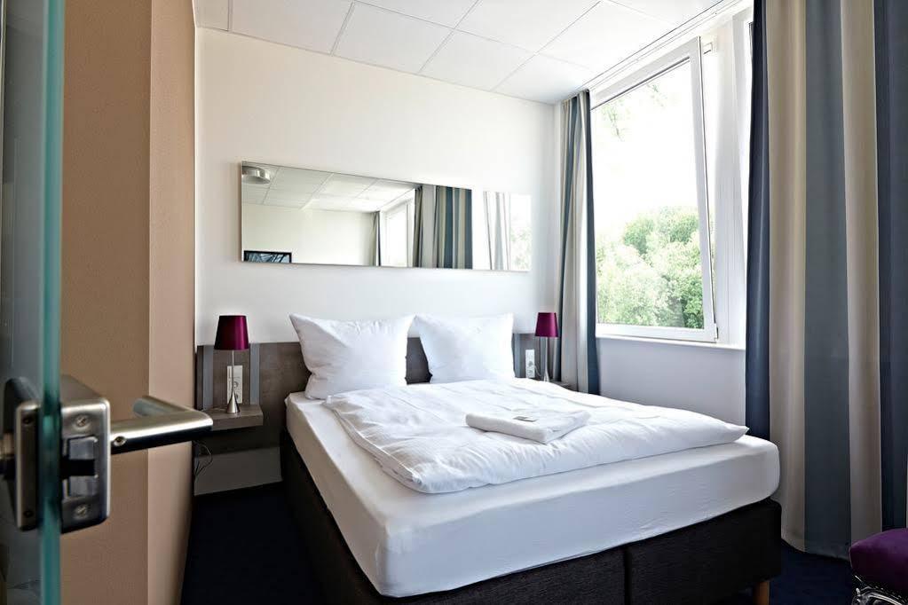 Road House Hotel Paderborn Bagian luar foto