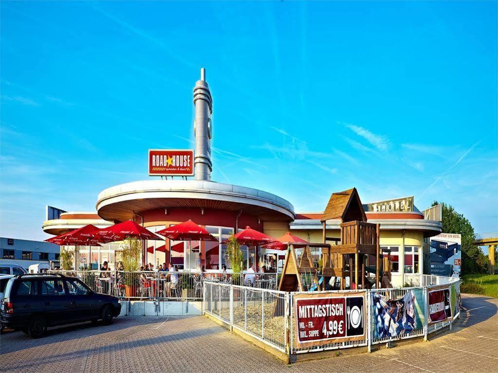 Road House Hotel Paderborn Bagian luar foto