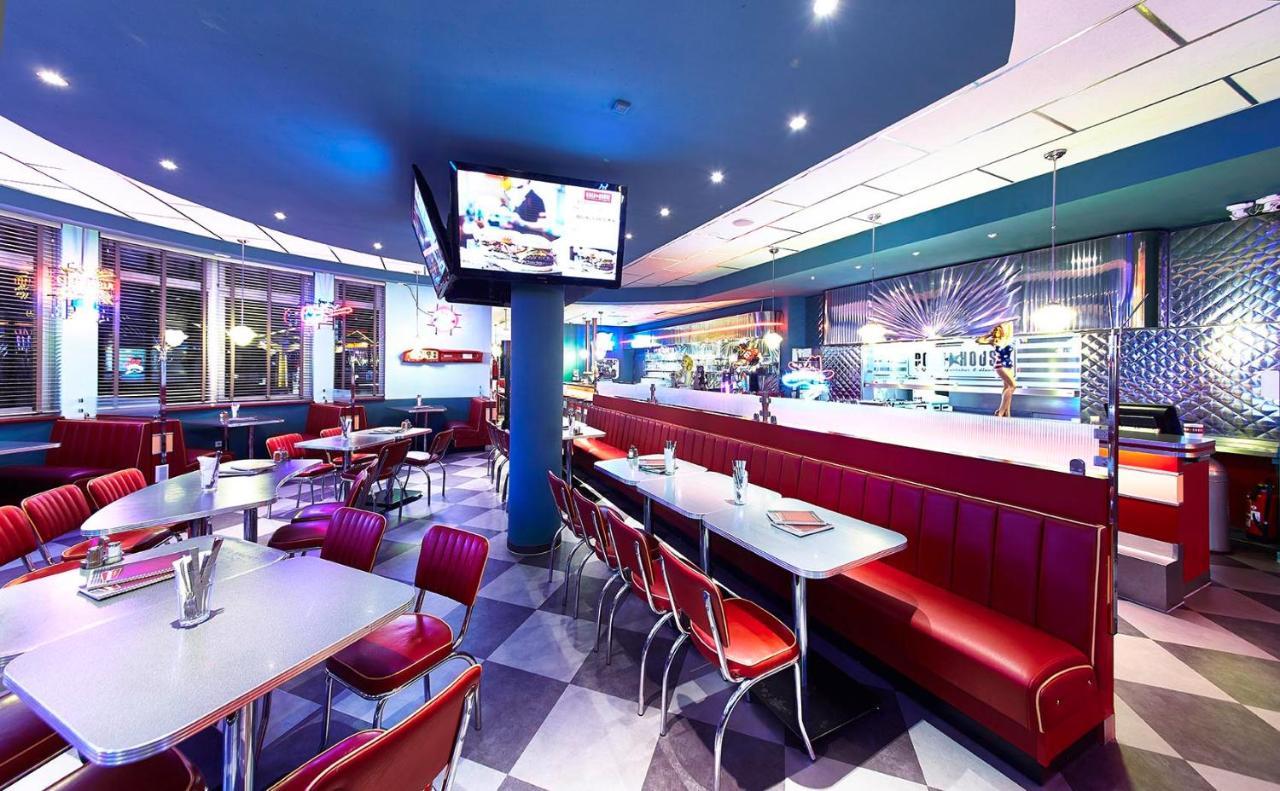 Road House Hotel Paderborn Bagian luar foto